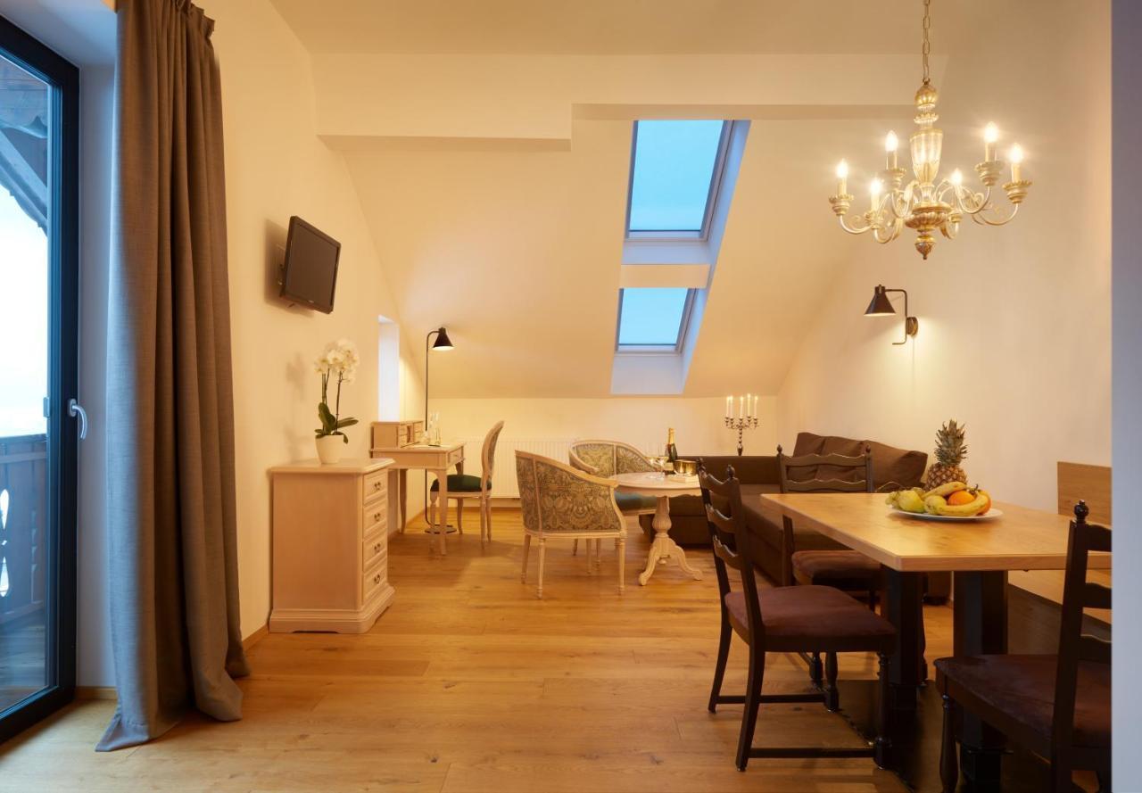 Historic Guesthouse Bircher B&B Apartments Near Sterzing カンポ・ディ・トレンス エクステリア 写真