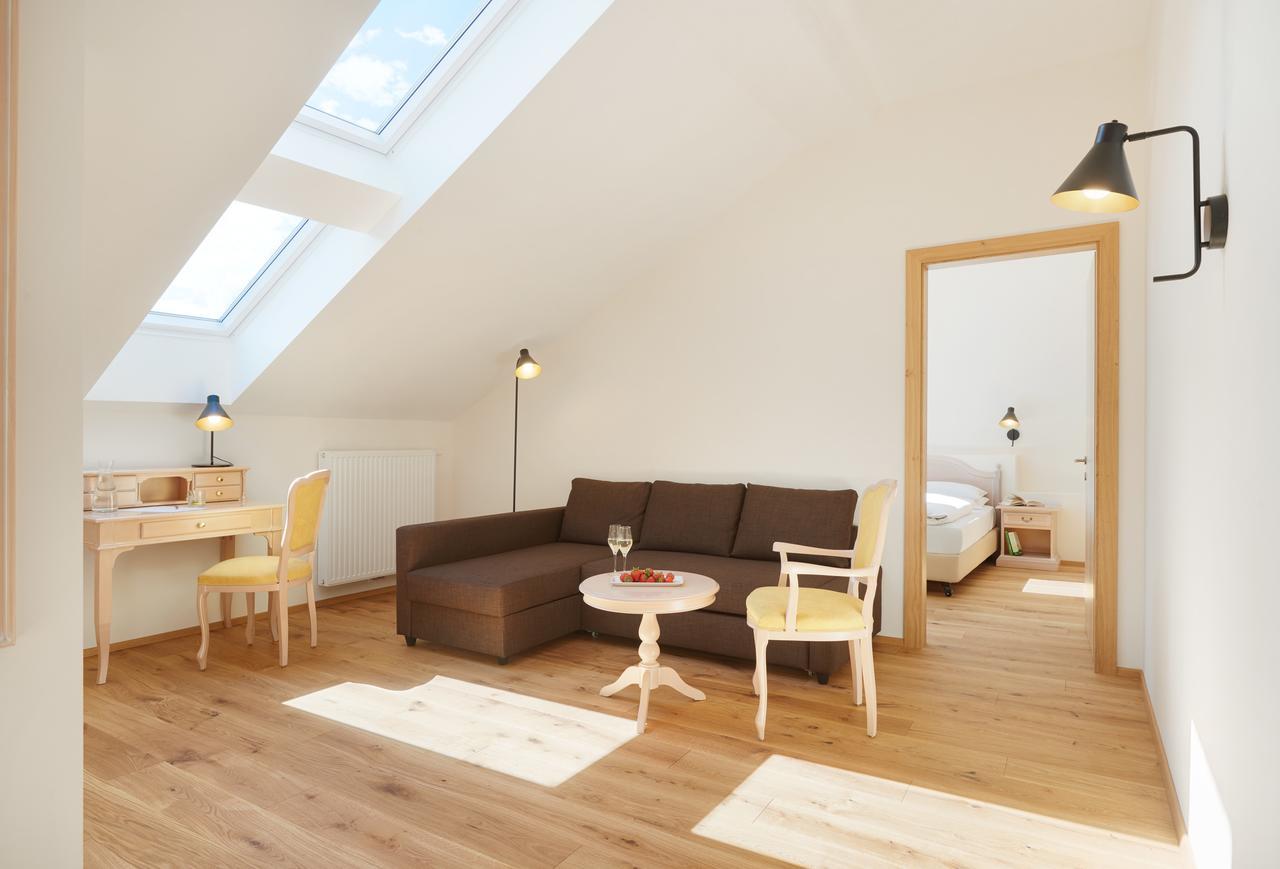Historic Guesthouse Bircher B&B Apartments Near Sterzing カンポ・ディ・トレンス エクステリア 写真